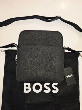 HUGO BOSS Reporter Bag in Natural-Grain Italian Leather